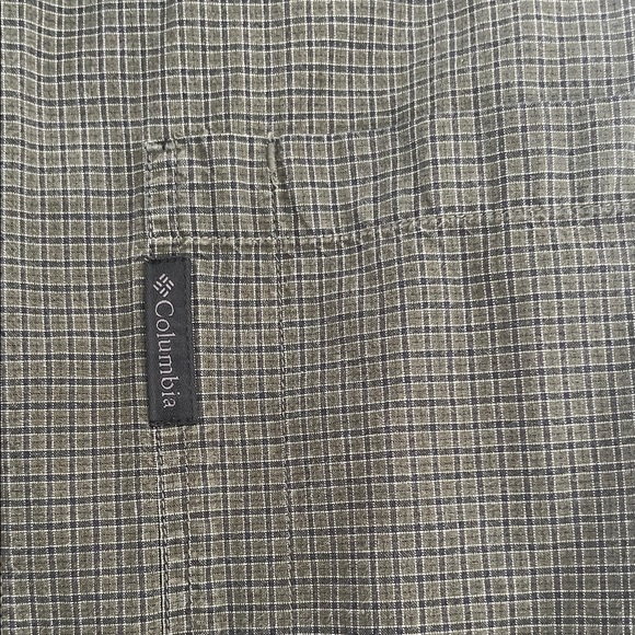 Columbia Men's Dark Olive Casual Shirt Size Medium - Picture 4 of 8